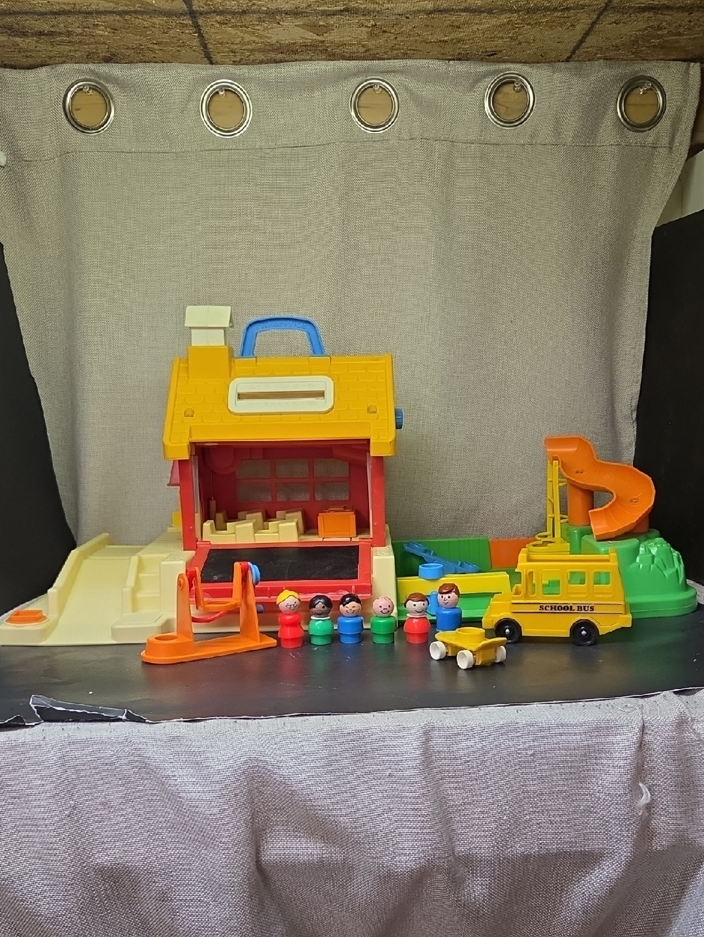 Vintage 1988 Fisher Price Little People School House #2550 Park & Accessories